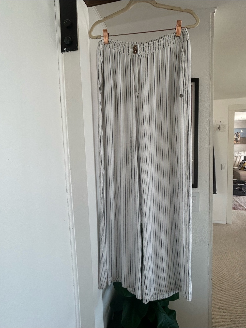 Roxy Women's White and Gray Vertical Stripe Wide-Leg Pants